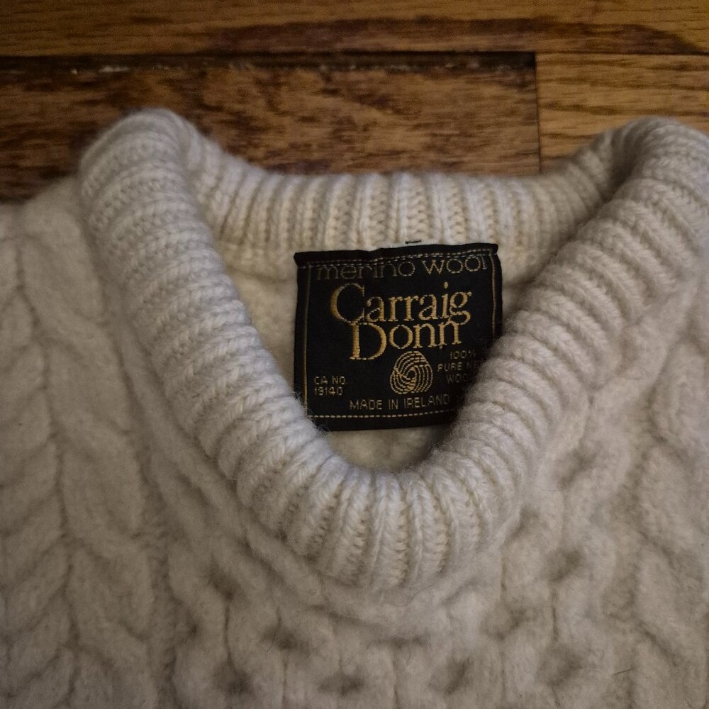 100% Merino Wool Unisex Carraig Donn Cable Knit Crewneck Sweater Made in Ireland - Picture 2 of 3
